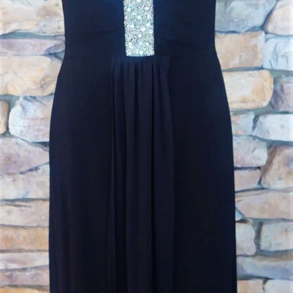 Evening Gown with embellishments - Picture 3 of 5